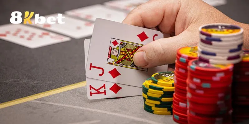 Cược theo dạng định kỳ là cách chơi Poker thông minh và đặc biệt